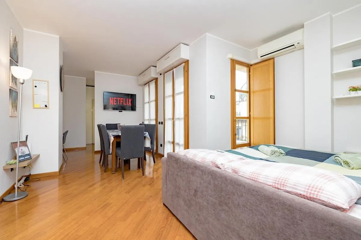 Cozy And Lovely Home - City Center Milán Apartmán