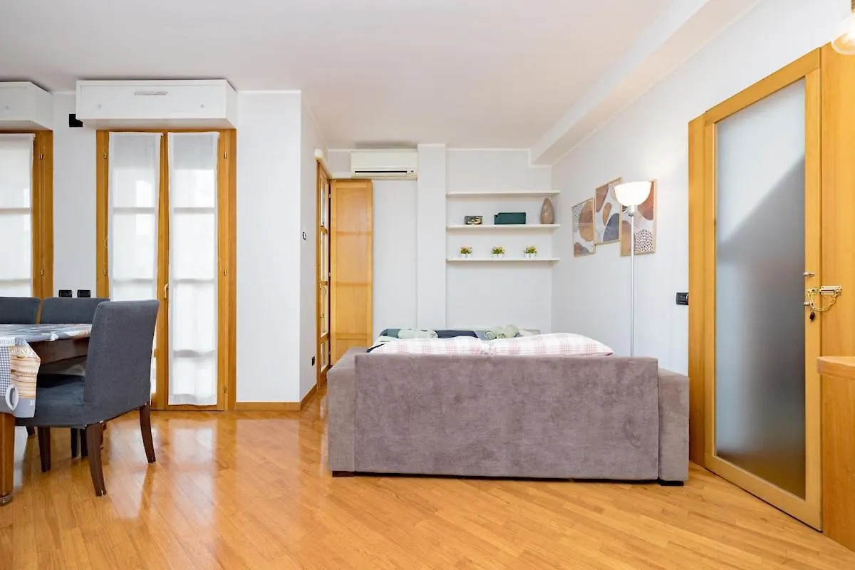 Apartment Cozy And Lovely Home - City Center Milan Italy