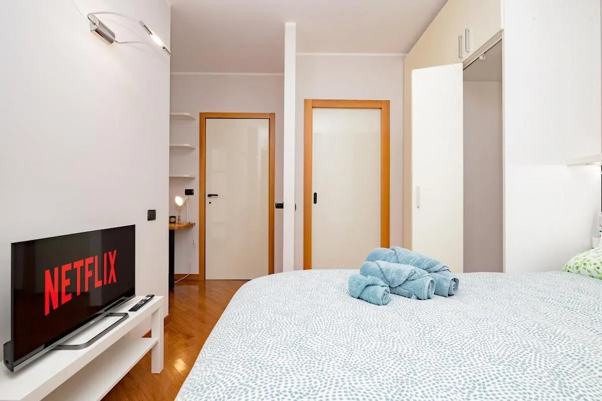 Cozy And Lovely Home - City Center Milan Apartment